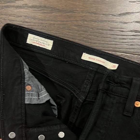 Levi’s wedgie straight jeans. Size 25. Black - Picture 2 of 3